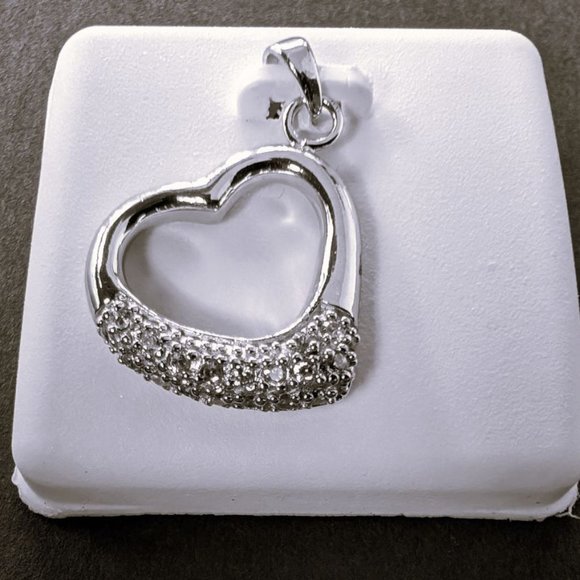 Gorgeous .925 Sterling Silver Heart and CZ's Pendant! - Picture 4 of 4